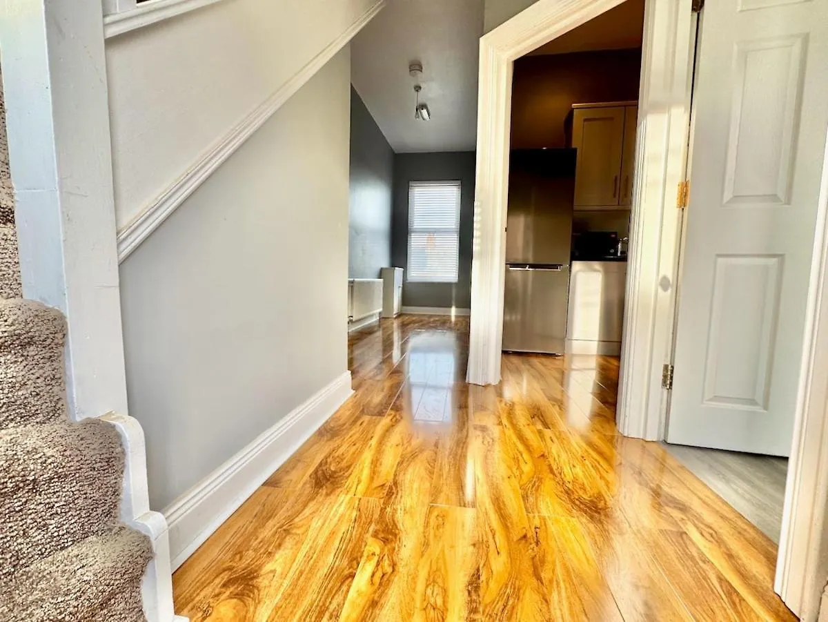 Apartamento Upstairs At The Holywood Manor Belfast